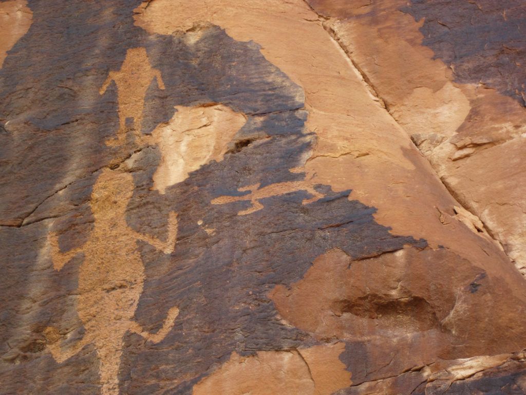 Indische Petroglyphen im Nationalen Dinosaurier