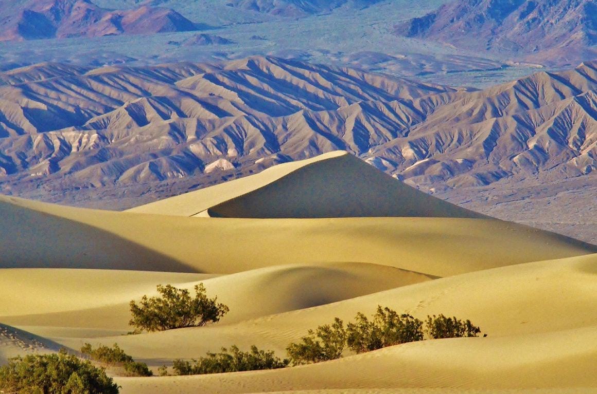 Dünen von Euryk - die beste Kampagne auf dem Weg im Nationalpark des Death Valley