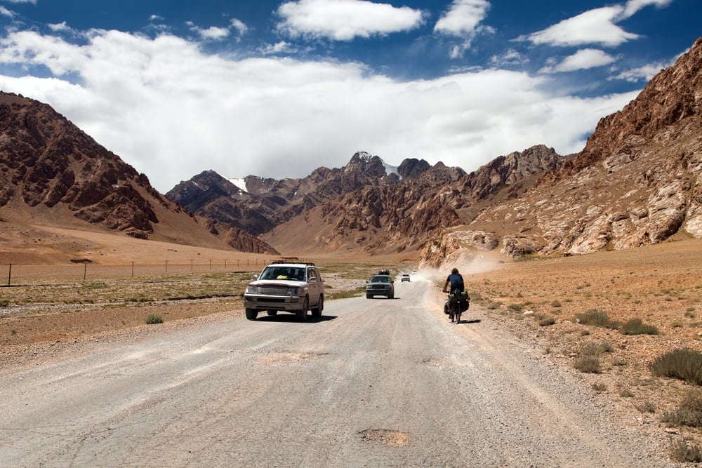 Ist es sicher, ein Auto in Kirgisistan zu fahren?