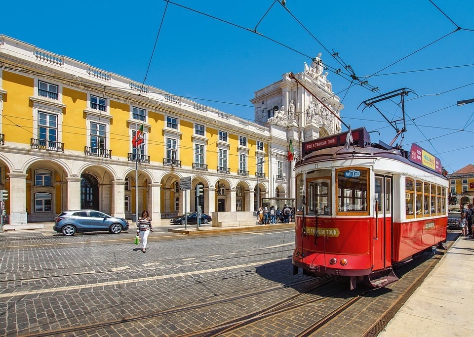 Lissabon - Fahrt auf berühmten Straßenbahnen