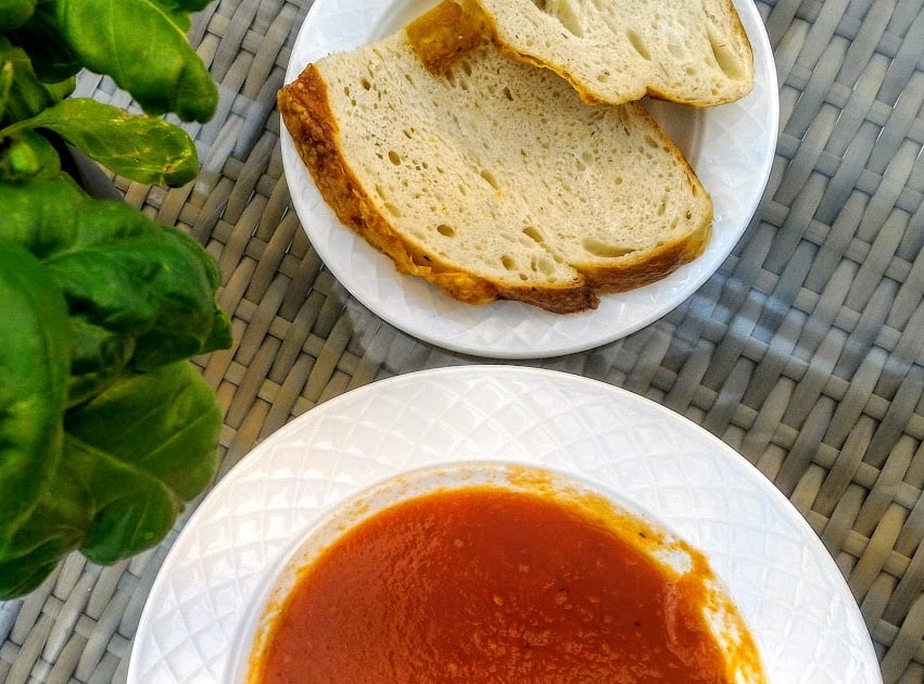 Isländische Tomatensuppe und Brot