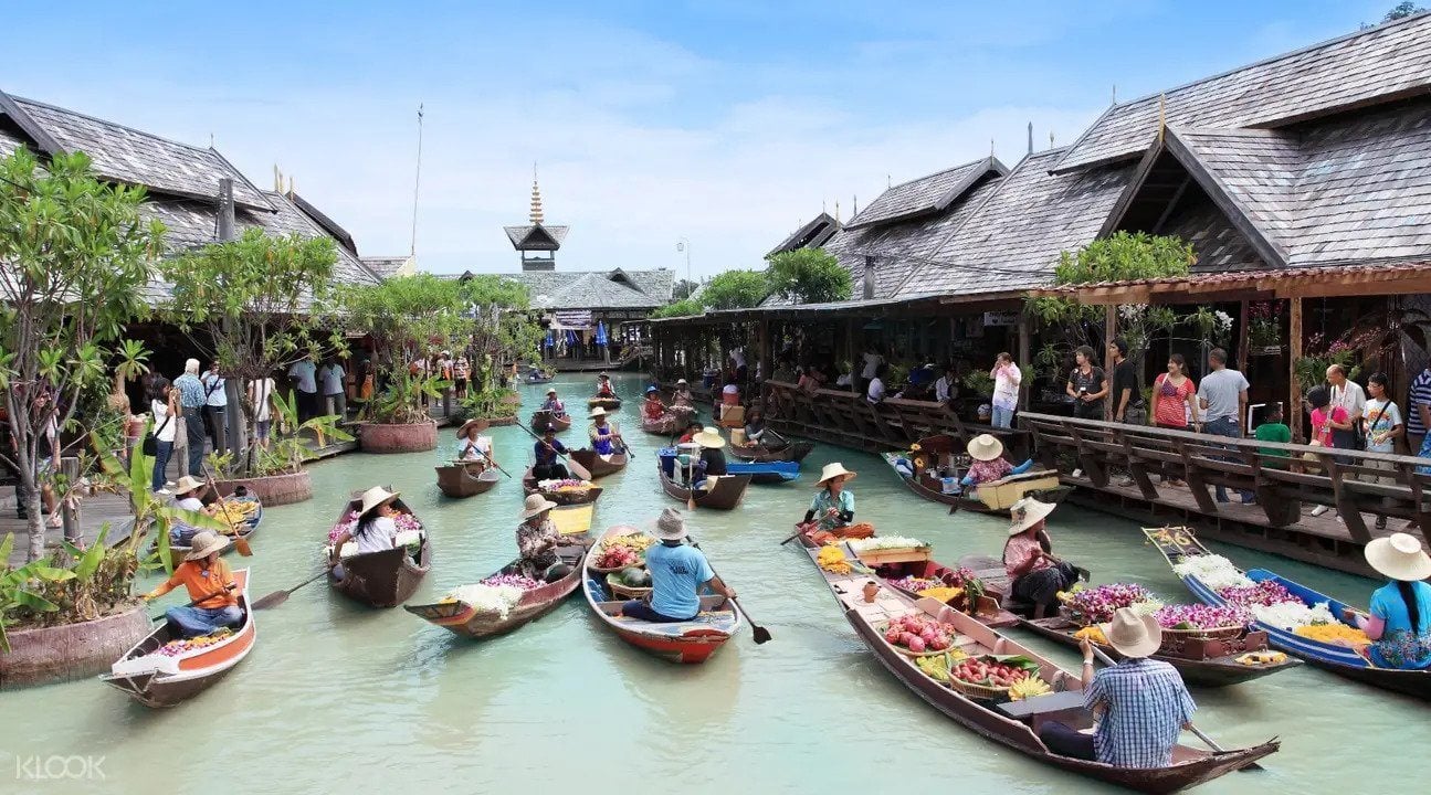 Pattai Floating Market