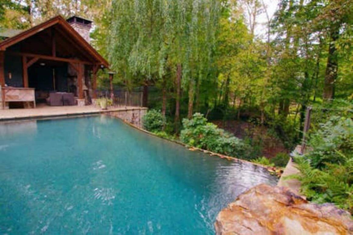 Atemberaubendes 5-Spal-Waldhaus mit einem Pool