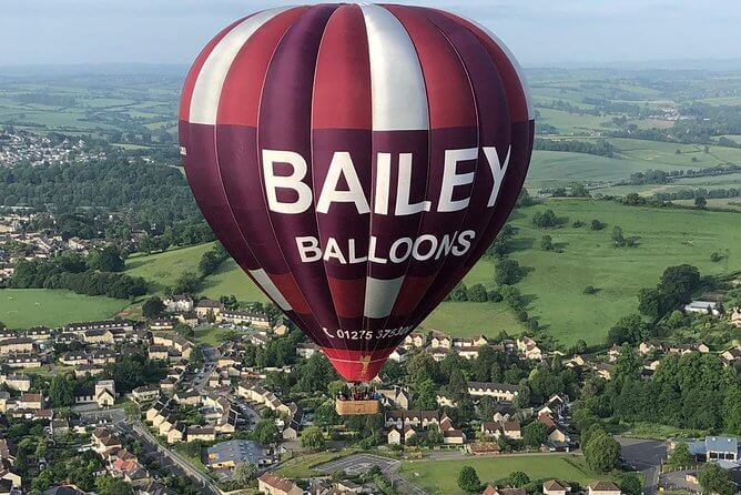 Steigen Sie in einem Heißluftballon in den Himmel über Bristol
