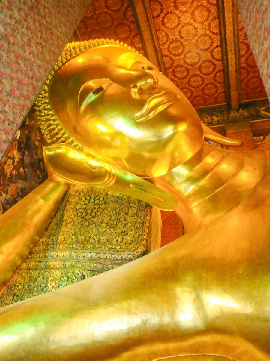 Riesenbuddha im großen Palast