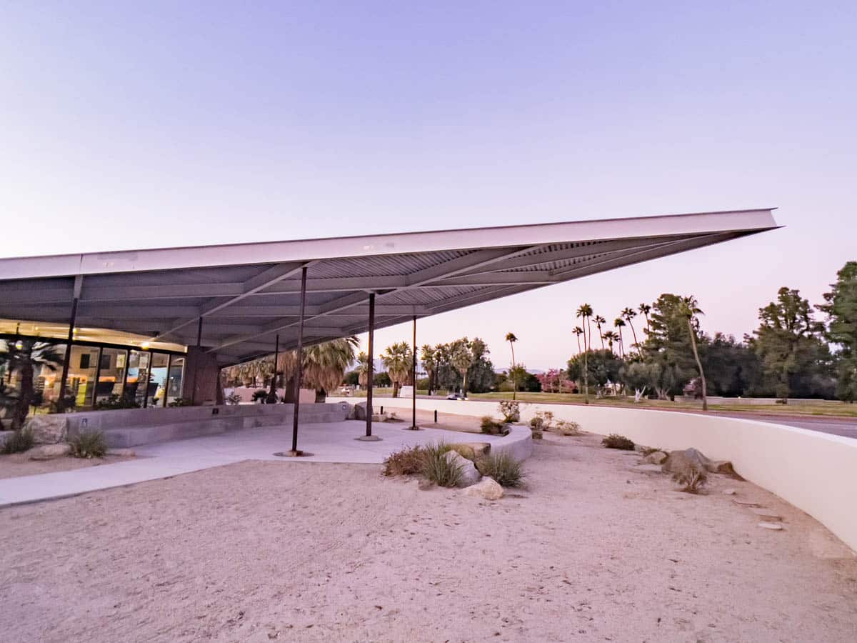 Straßenbahnstation - Moderne Palm Springs der Mitte des Jahrhunderts