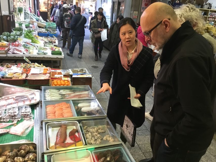 Besuchen Sie den lebhaften Nishiki-Markt