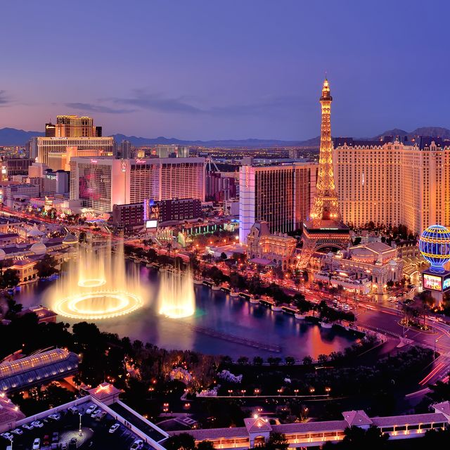 Der Nachthorizont der Stadt mit den Brunnen des Belladzhio Hotel, Las Vegas, Nevada, Amerika, USA