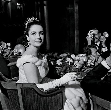 Frankreich am 16. März Liz Taylor und Richard Burton bei der Premiere des Films