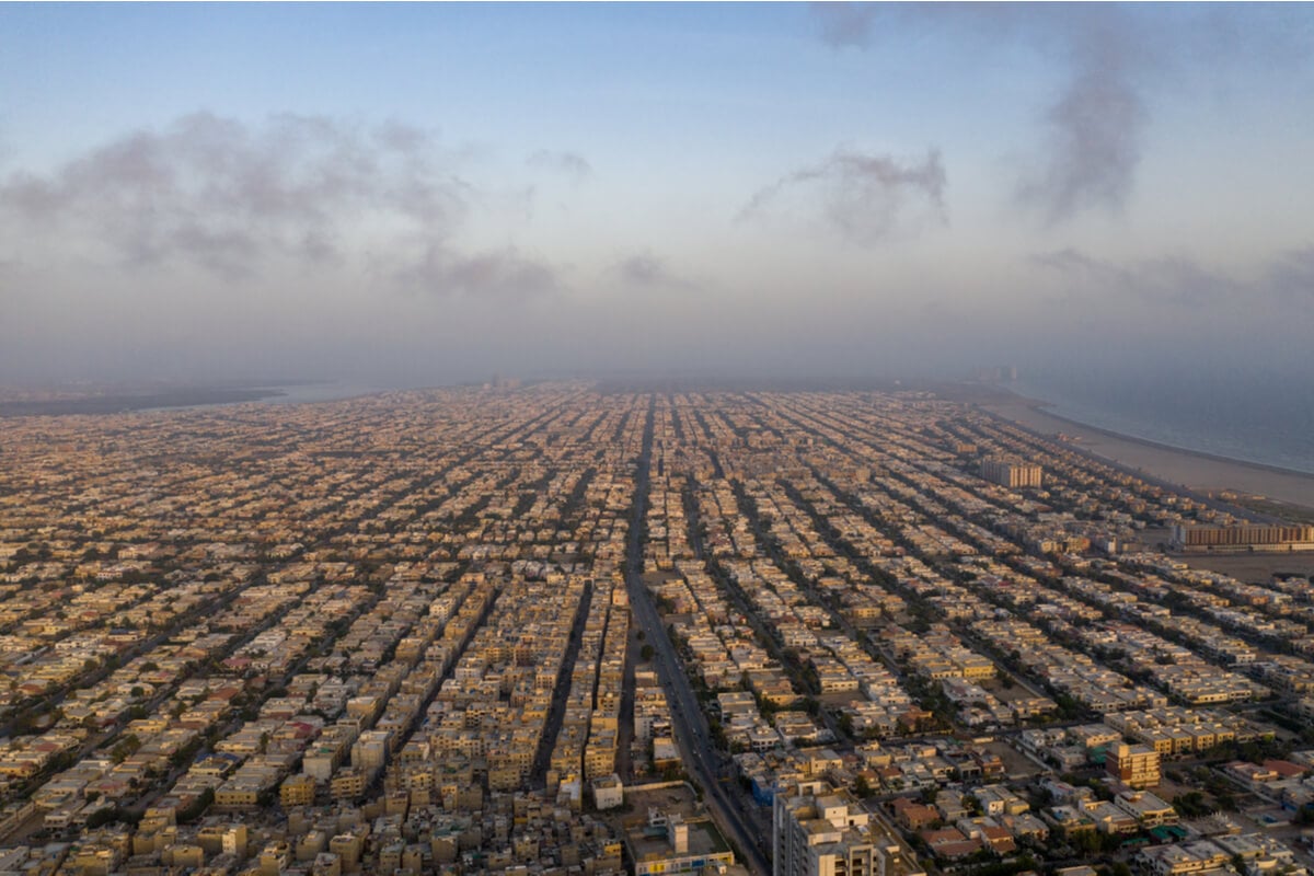 Air View auf Karachi, während er nach Pakistan reist