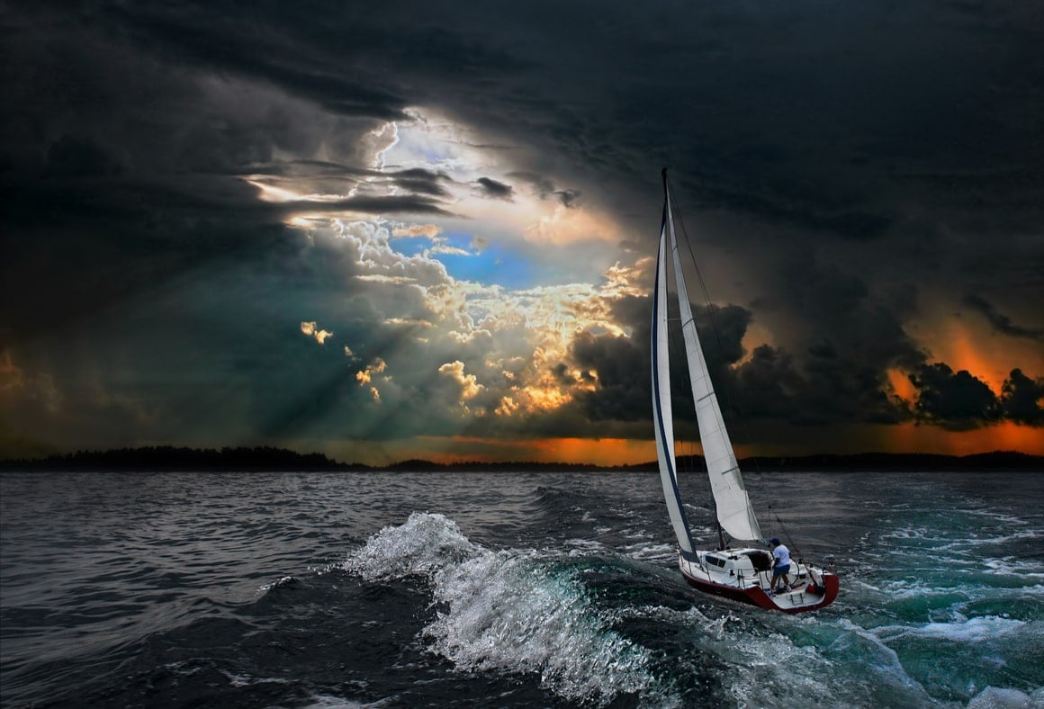 Seemann in einem Sturm im Pazifischen Ozean