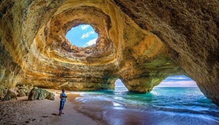 Meereshöhle mit natürlichem Licht - Algarv e-Portal