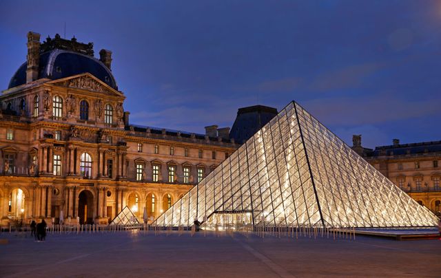 Pyramid Louvre: Illustration
