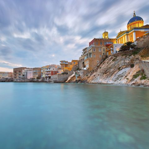Stadtstrand in Ermopoli auf Siros Island in Griechenland