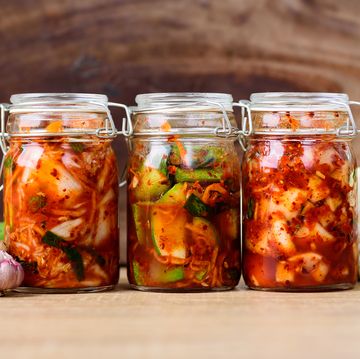 Verschiedene Kimchi in der Bank, koreanische Küche